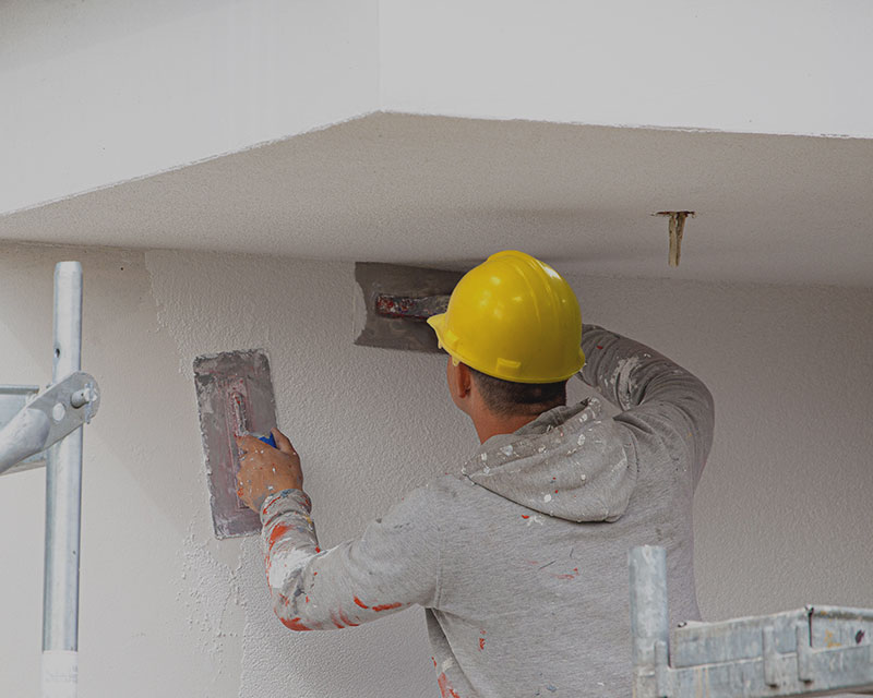 Couche de finition d'une façade